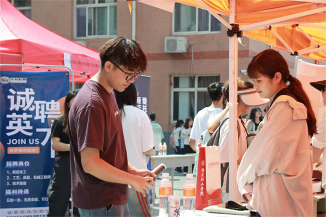 職引未來，筑夢啟航——保定理工學(xué)院成功舉辦2025屆春季線下雙選會